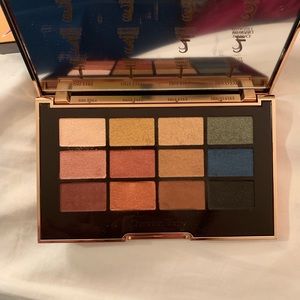 Charlotte Tilbury Makeup - Charlotte Tilbury ‘The Icon Palette’. Charlotte Tilbury Makeup - Charlotte Tilbury ‘The Icon Palette’.